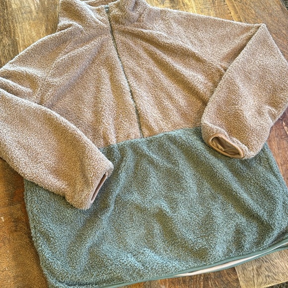 SHEIN Teddy Half-Zip Size Large - Picture 2 of 6